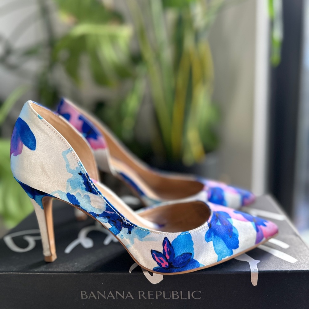 Banana Republic Women's Heels - Blue and Cream Floral